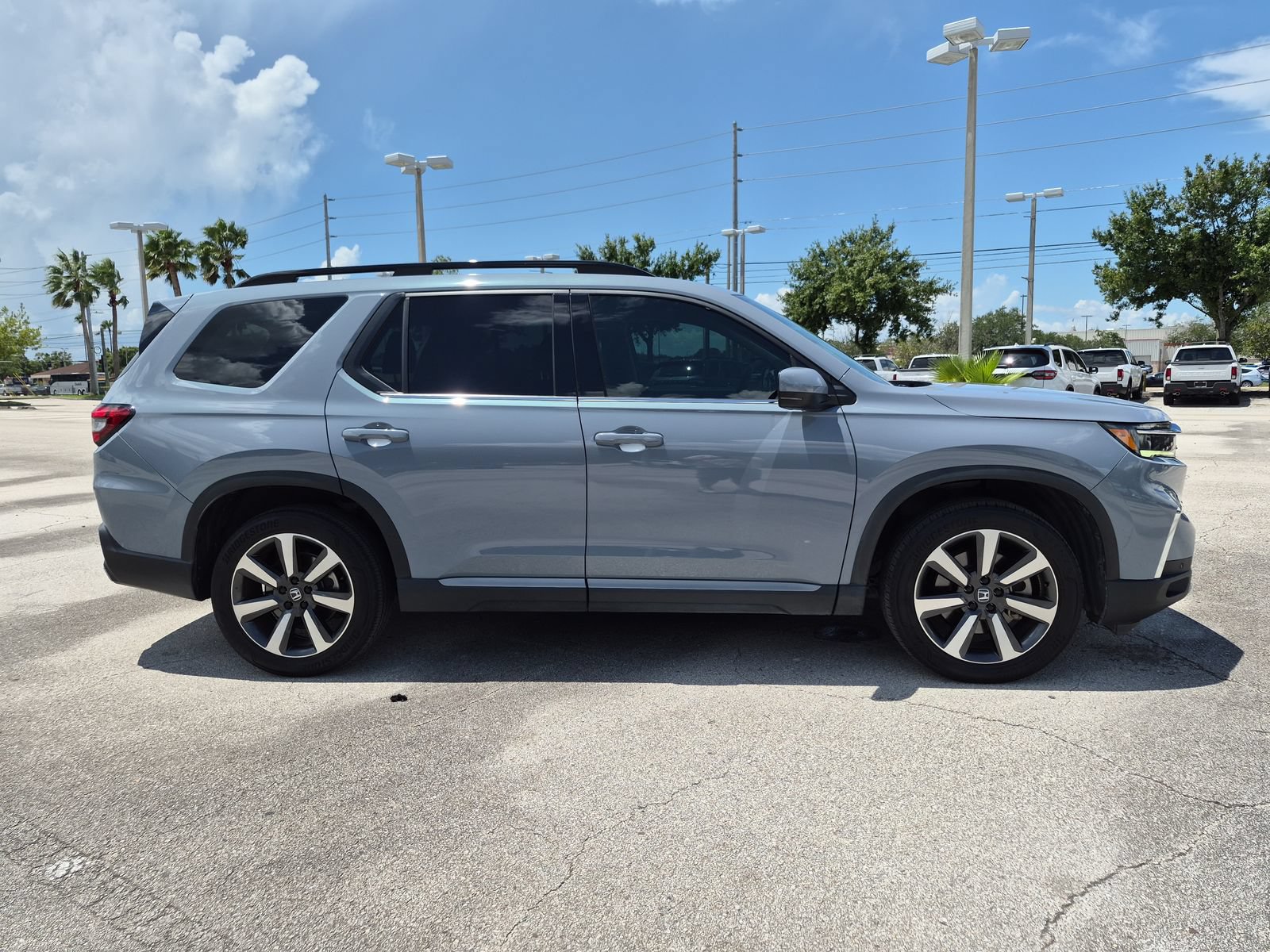 Used 2023 Honda Pilot Touring image 7