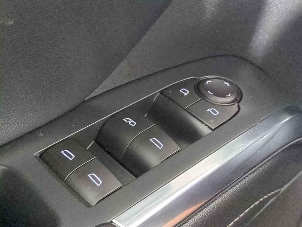 Used 2026 Chevrolet Traverse LT FWD image 32