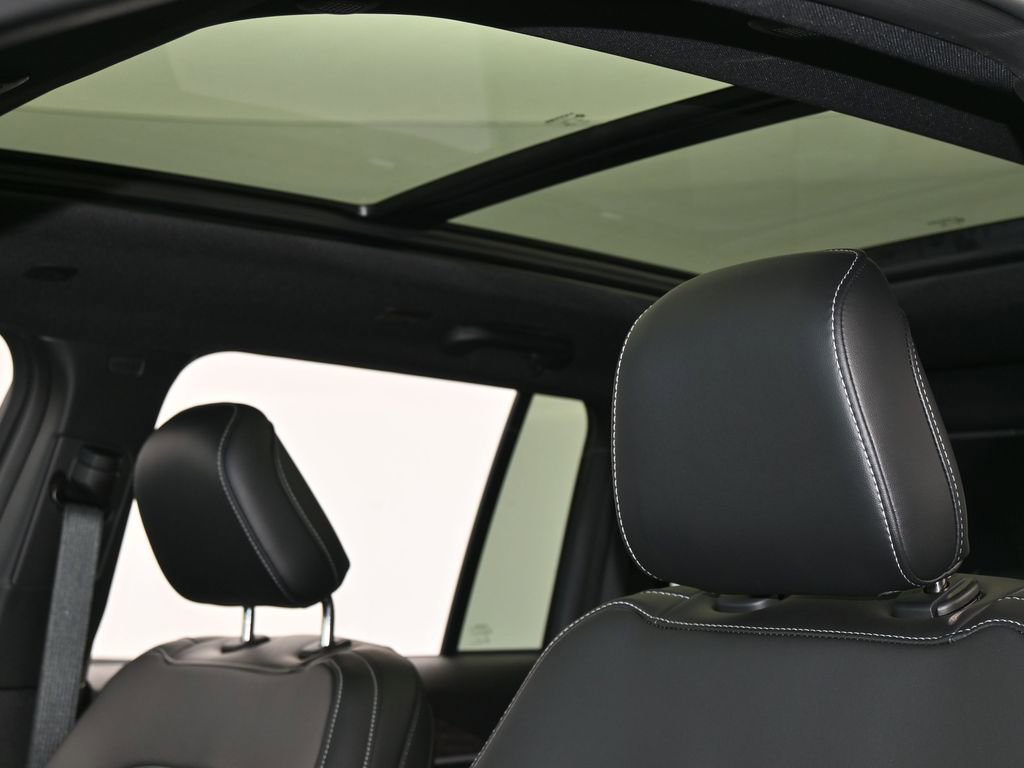 New 2026 Jeep Grand Cherokee Limited RWD image 11