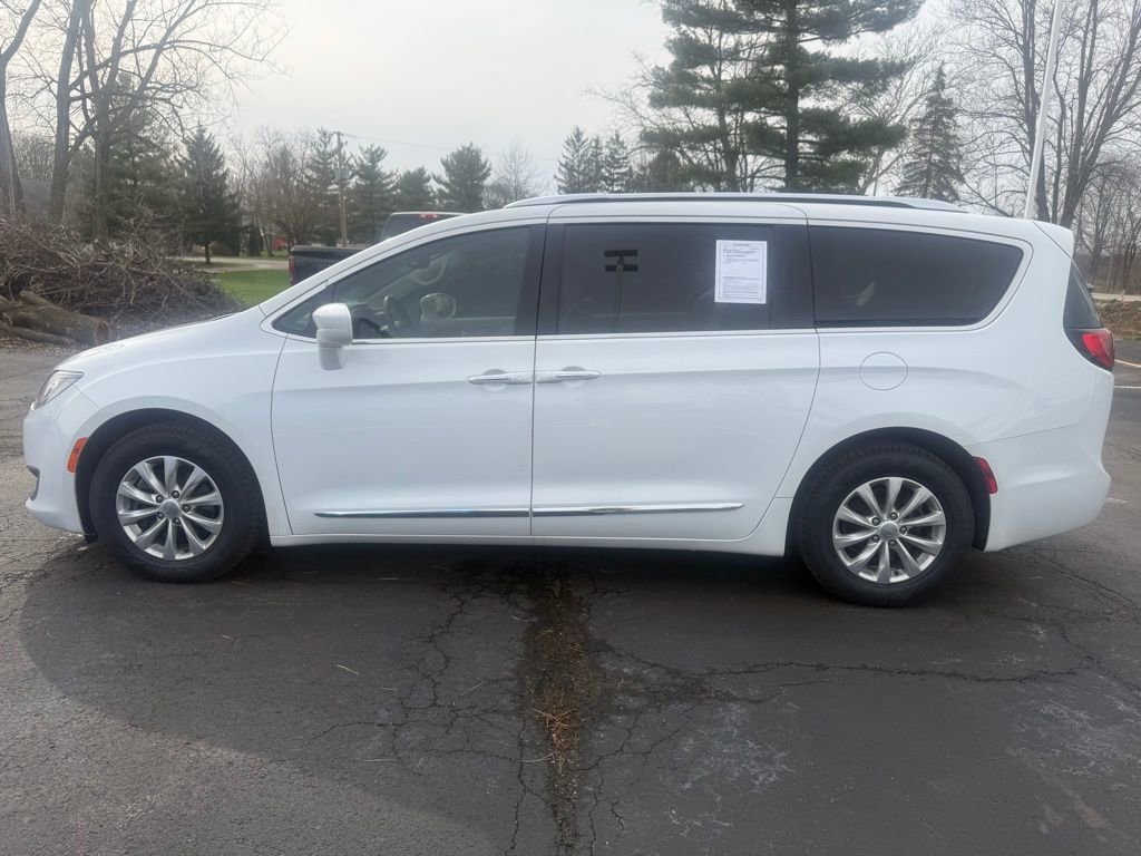 Used 2018 Chrysler Pacifica Touring-L image 6