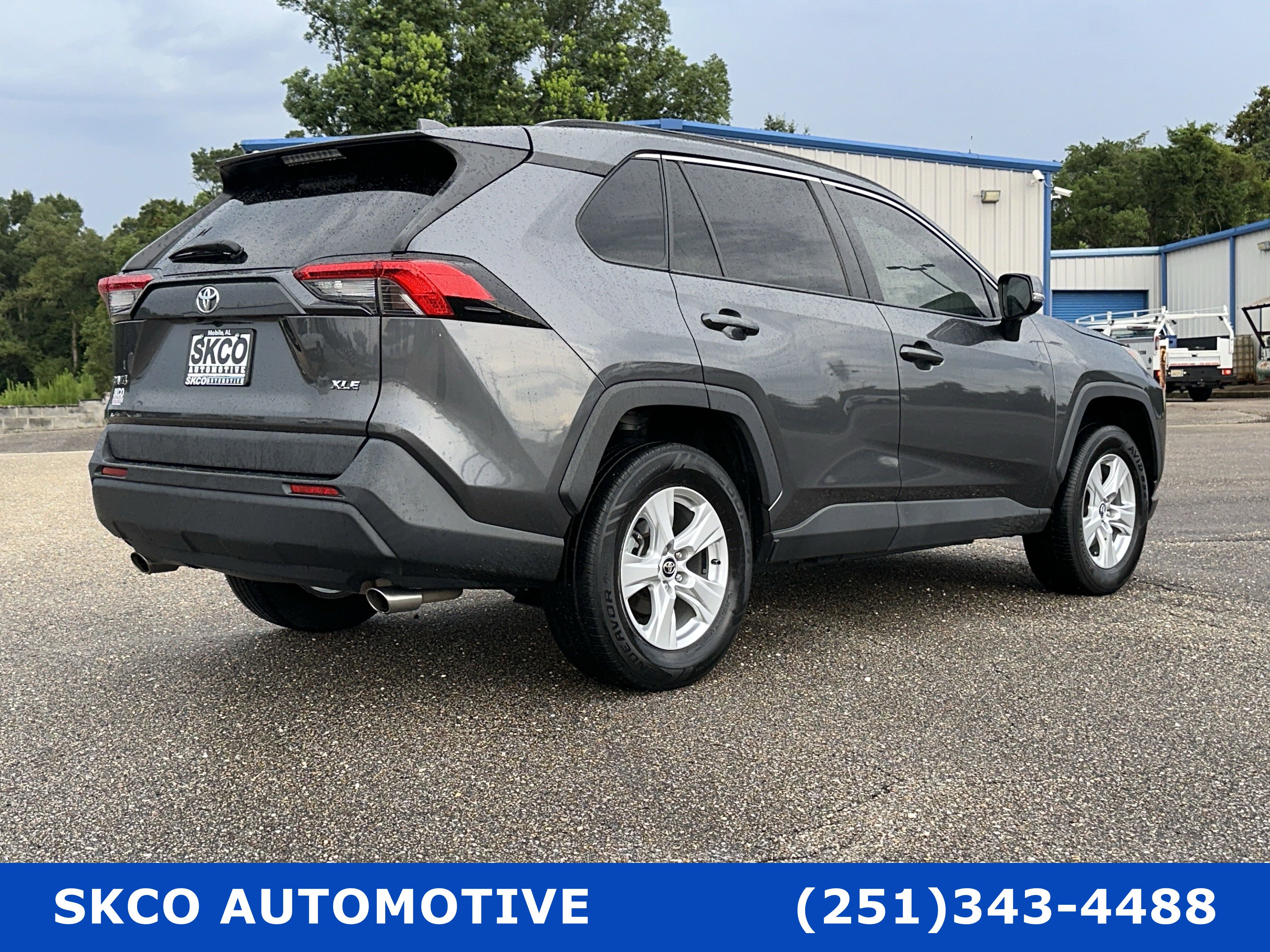 Used 2021 Toyota RAV4 XLE Premium FWD image 30
