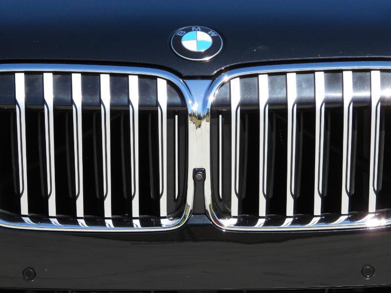 Used 2021 BMW 740i w/ Premium Package image 33