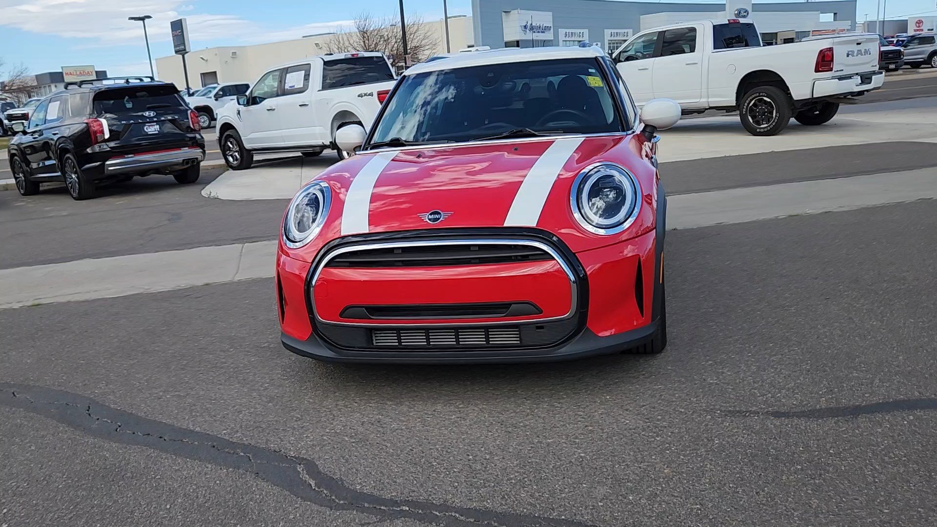 Used 2024 MINI Cooper 4-Door Hardtop image 4
