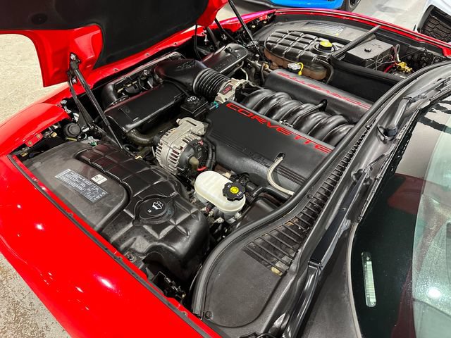 Used 2004 Chevrolet Corvette Coupe w/ Preferred Equipment Group RWD image 31