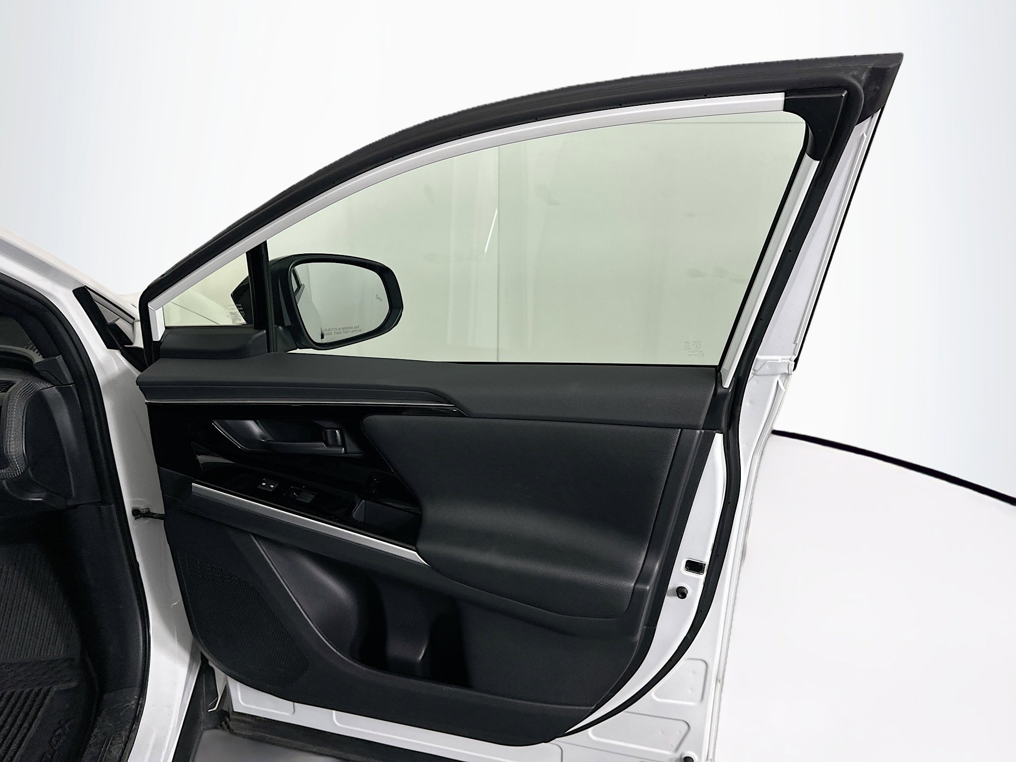 Used 2024 Toyota bZ4X XLE w/ Weather Package image 32