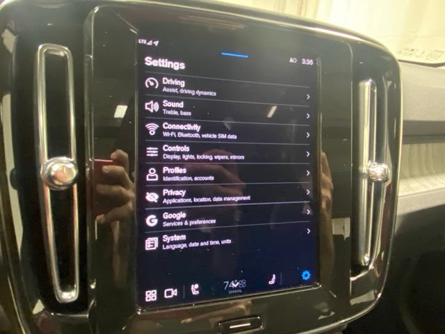 Certified 2025 Volvo XC40 B5 Plus AWD/4WD image 22