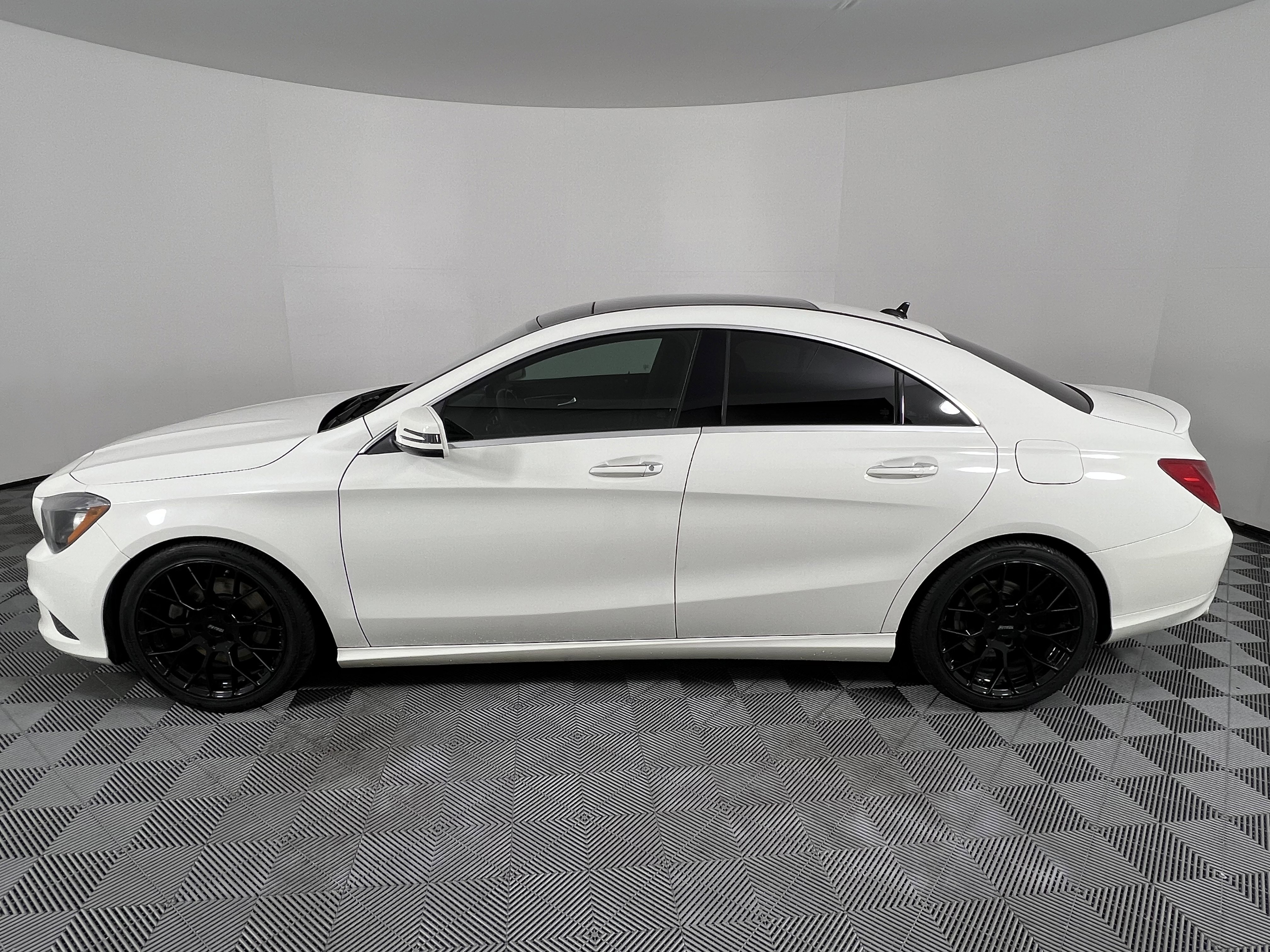 Used 2015 Mercedes-Benz CLA 250 4MATIC image 9