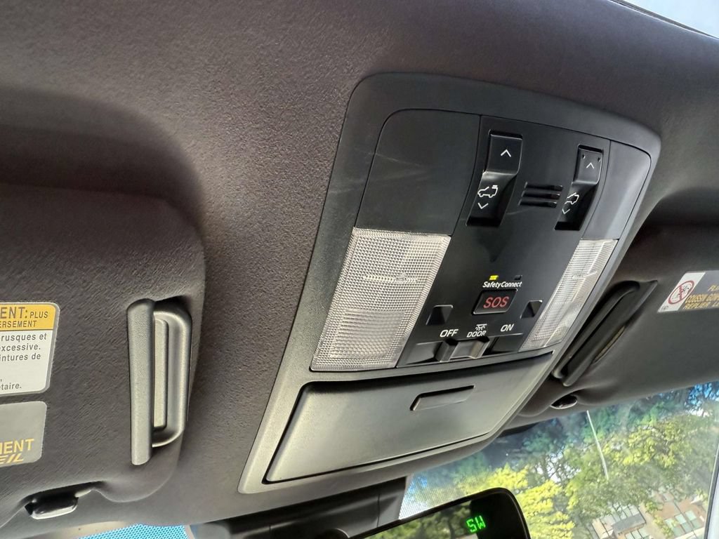 Used 2021 Lexus GX 460 w/ Accessory Package AWD/4WD image 25