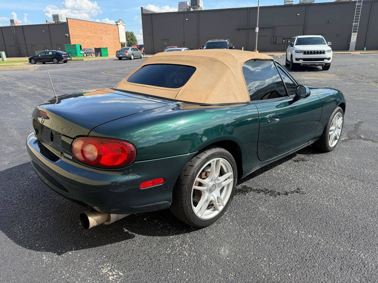 Used 2001 MAZDA MX-5 Miata RWD image 5