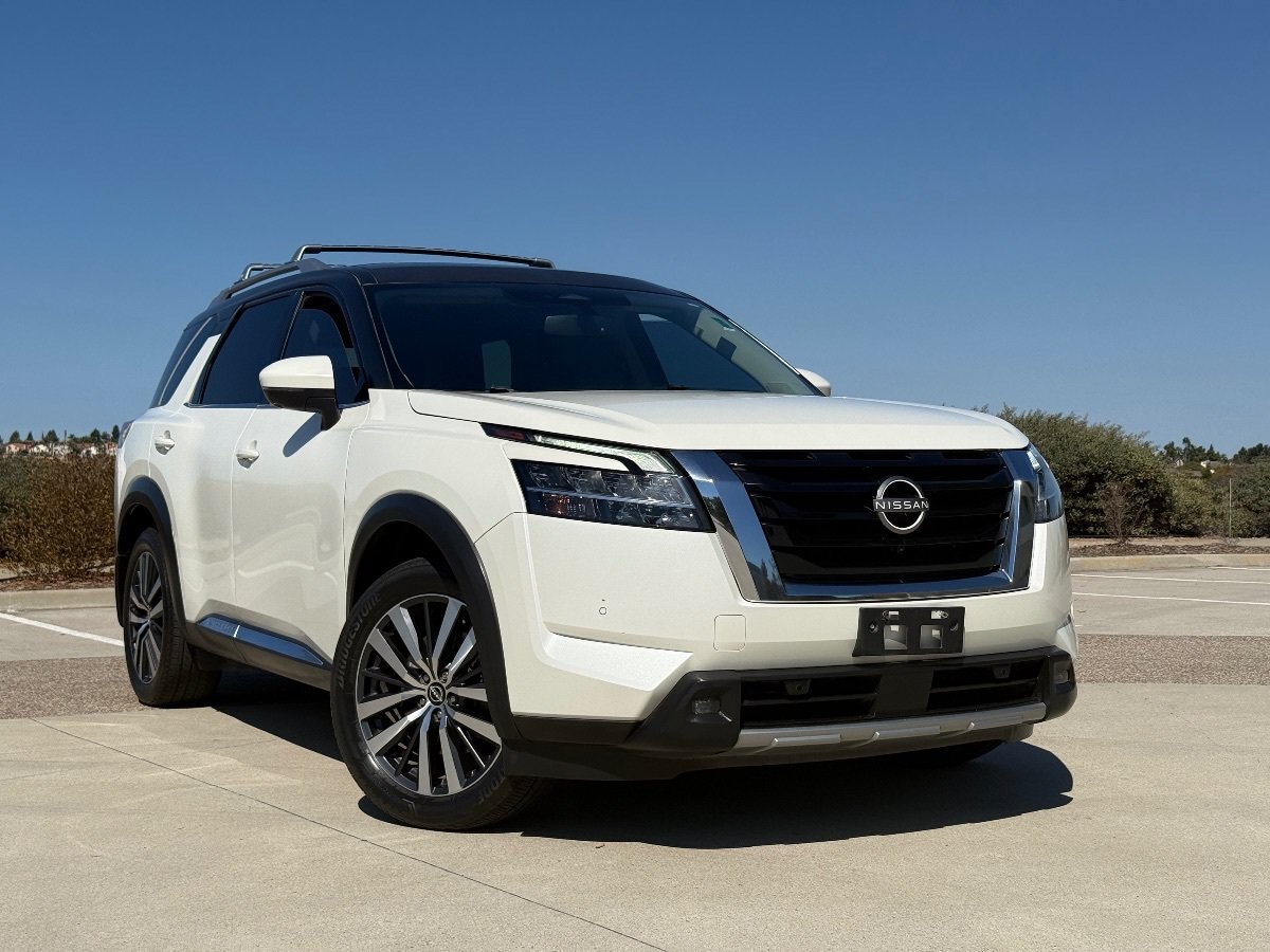 Used 2022 Nissan Pathfinder Platinum w/ Cargo Package AWD/4WD image 2