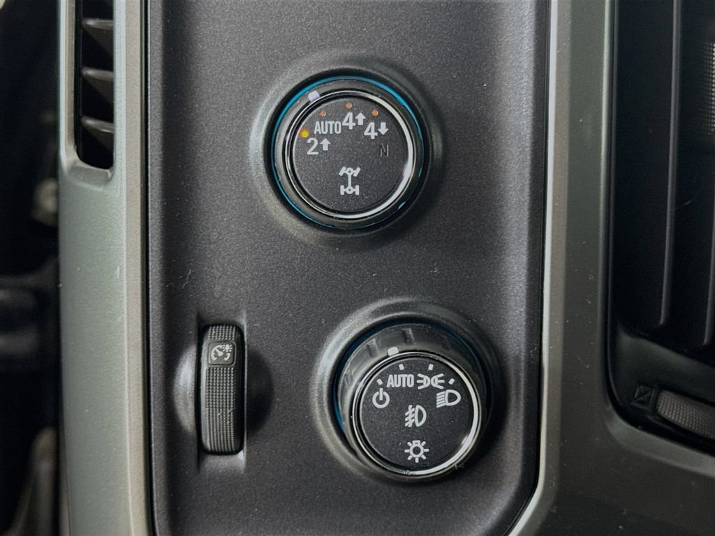 Used 2018 Chevrolet Silverado 1500 LT w/ All Star Edition AWD/4WD image 10