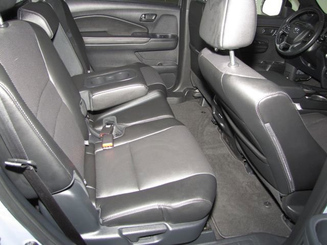 Certified 2025 Honda Passport EX-L image 19