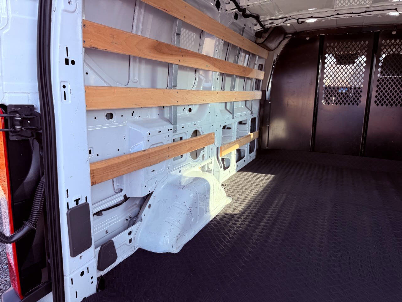 Used 2023 Ford Transit 250 Low Roof AWD w/ Exterior Upgrade Package image 22