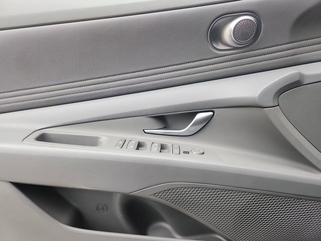 Used 2025 Hyundai Elantra SEL FWD image 22