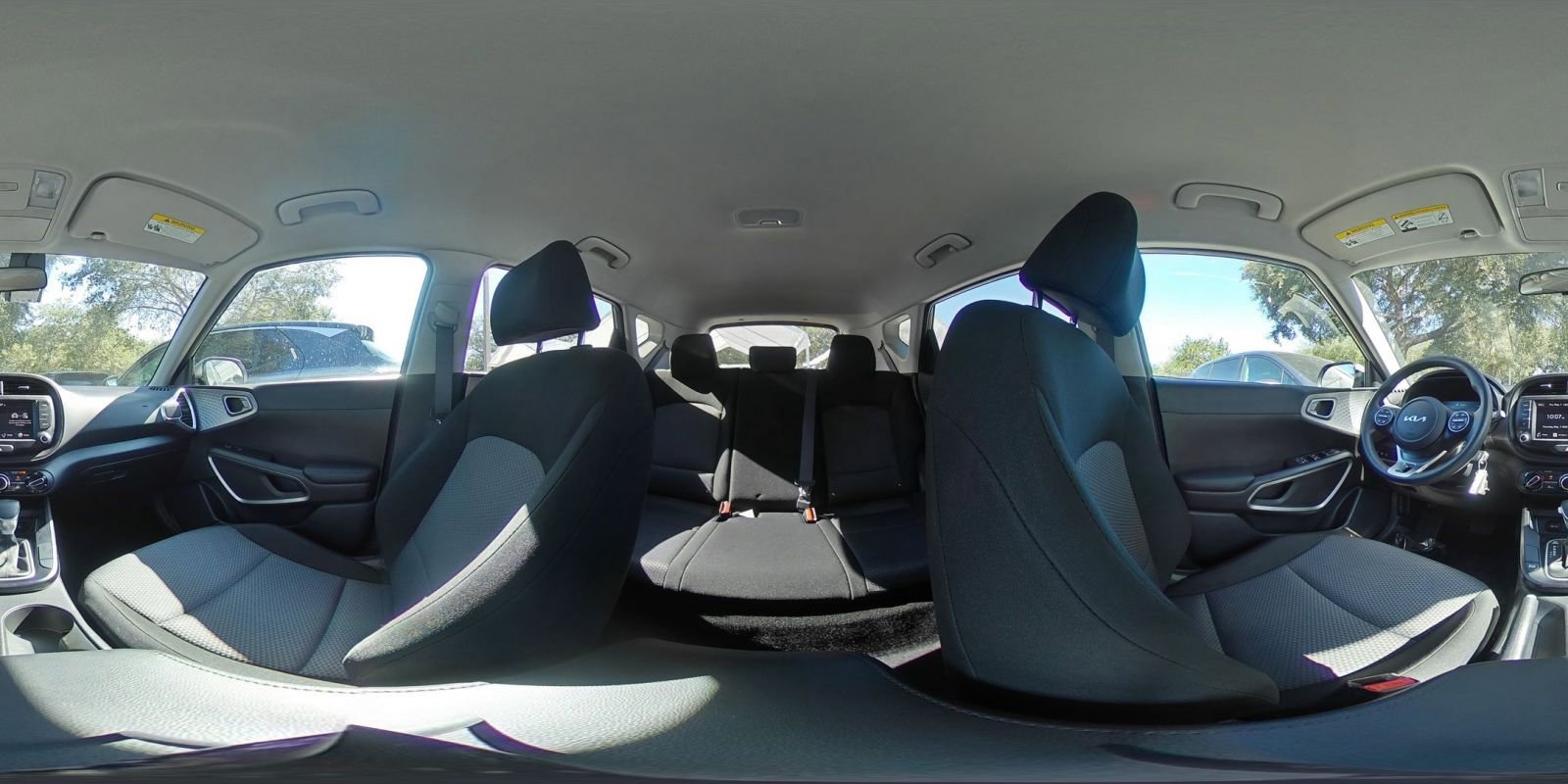 Used 2025 Kia Soul LX w/ LX Technology Package FWD image 39