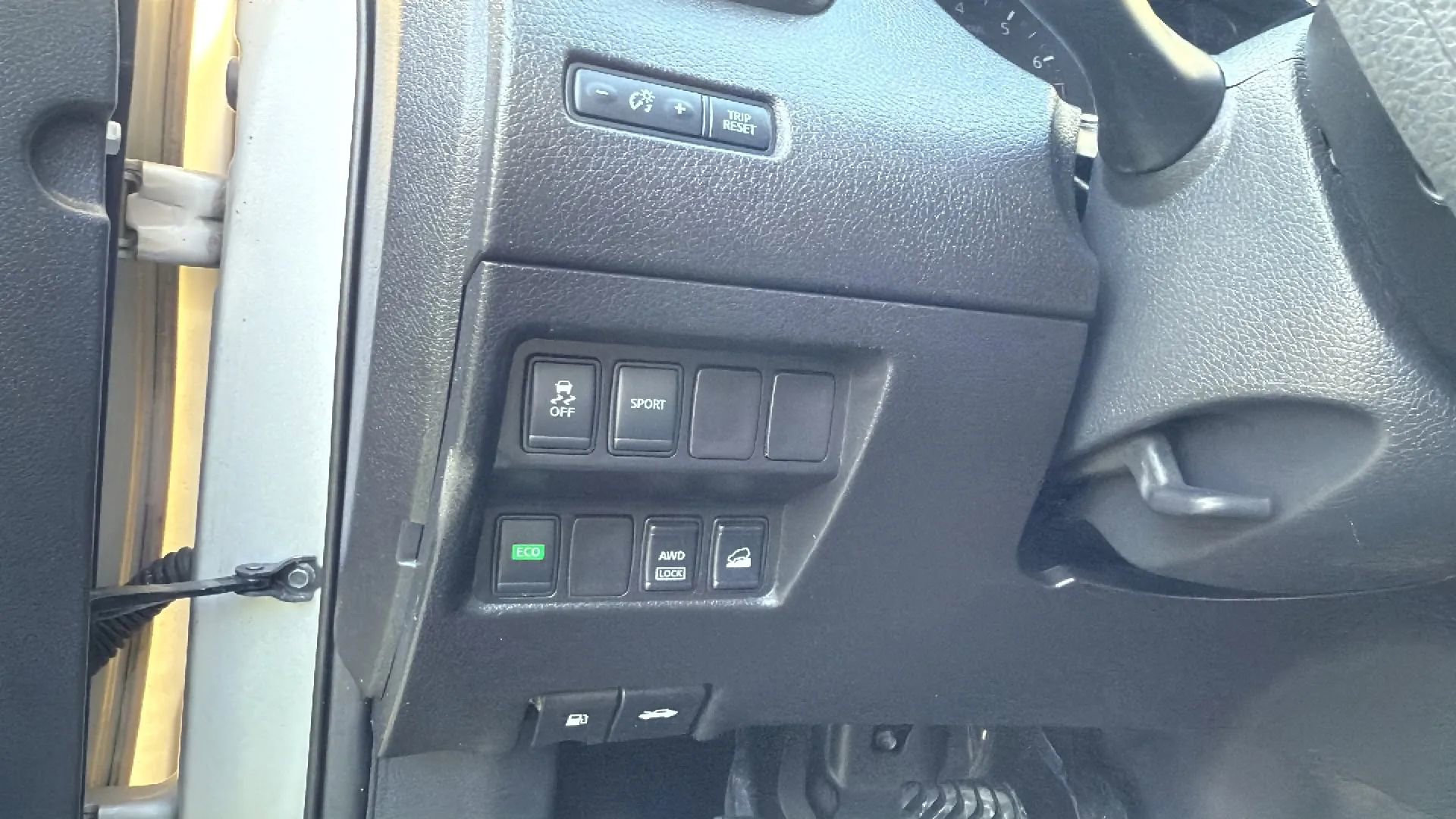 Used 2015 Nissan Rogue S image 31