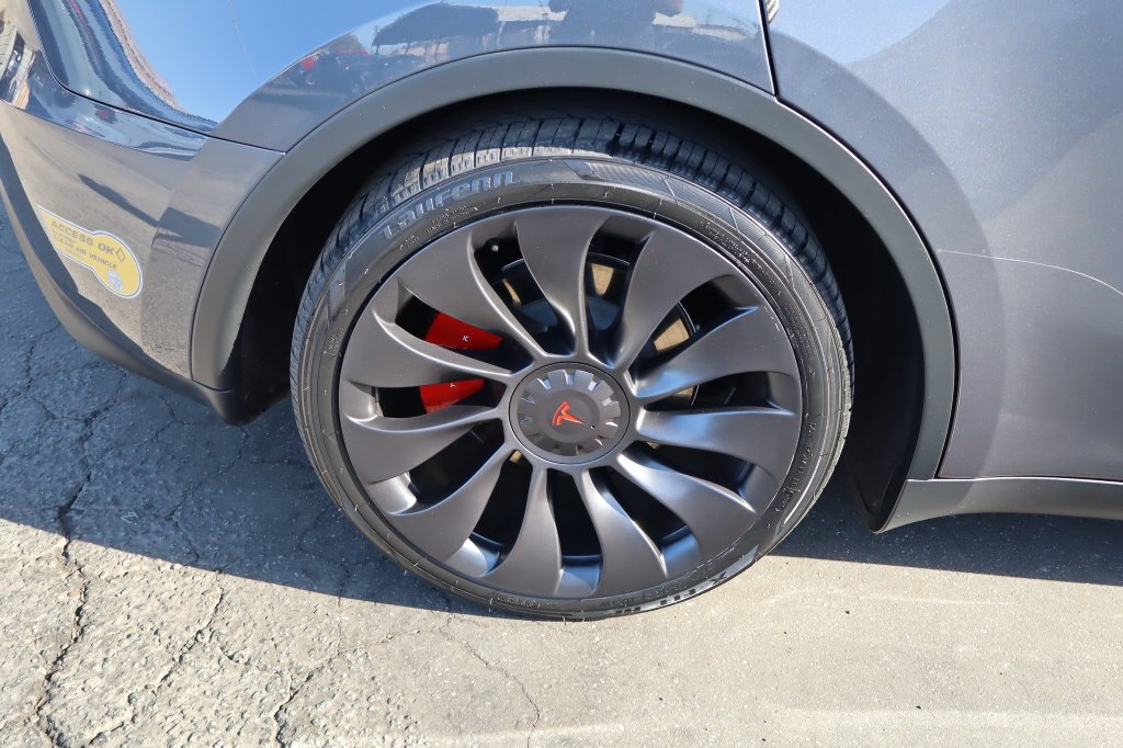 Used 2023 Tesla Model Y Performance AWD/4WD image 11