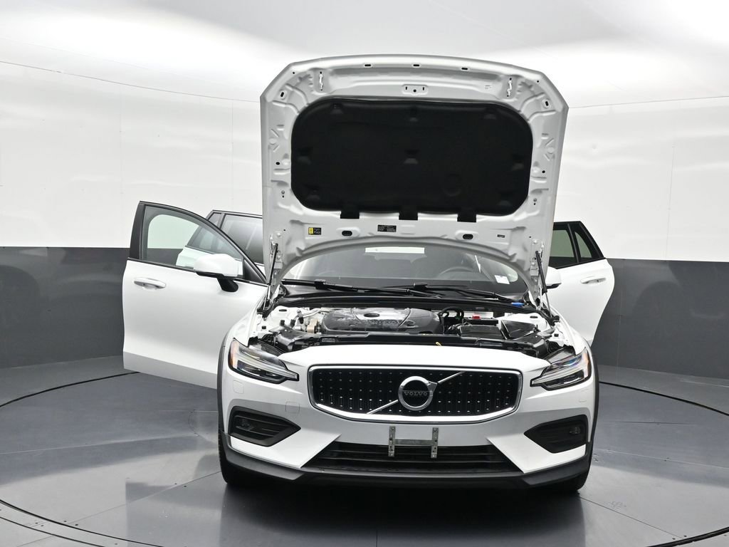 Certified 2022 Volvo V60 T5 Cross Country w/ Climate Package image 38