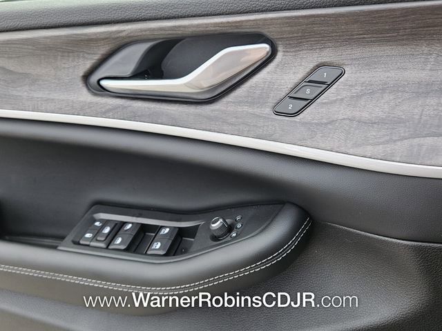 New 2025 Jeep Grand Cherokee L Limited AWD/4WD image 30