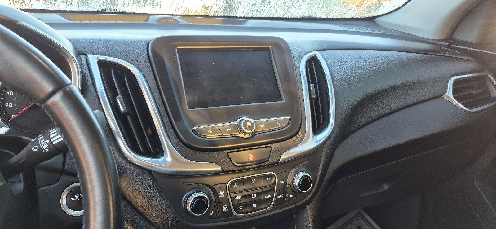 Used 2020 Chevrolet Equinox LT w/ Driver Convenience Package FWD image 9