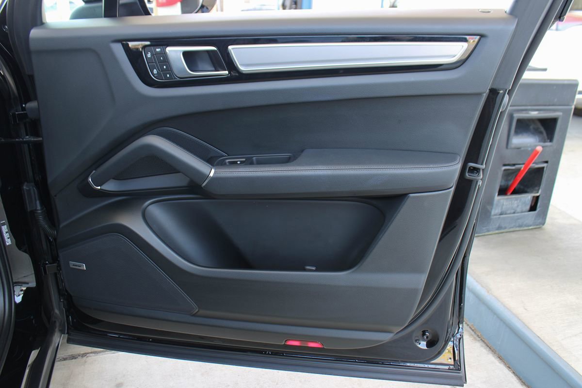 Used 2023 Porsche Cayenne Platinum Edition image 45
