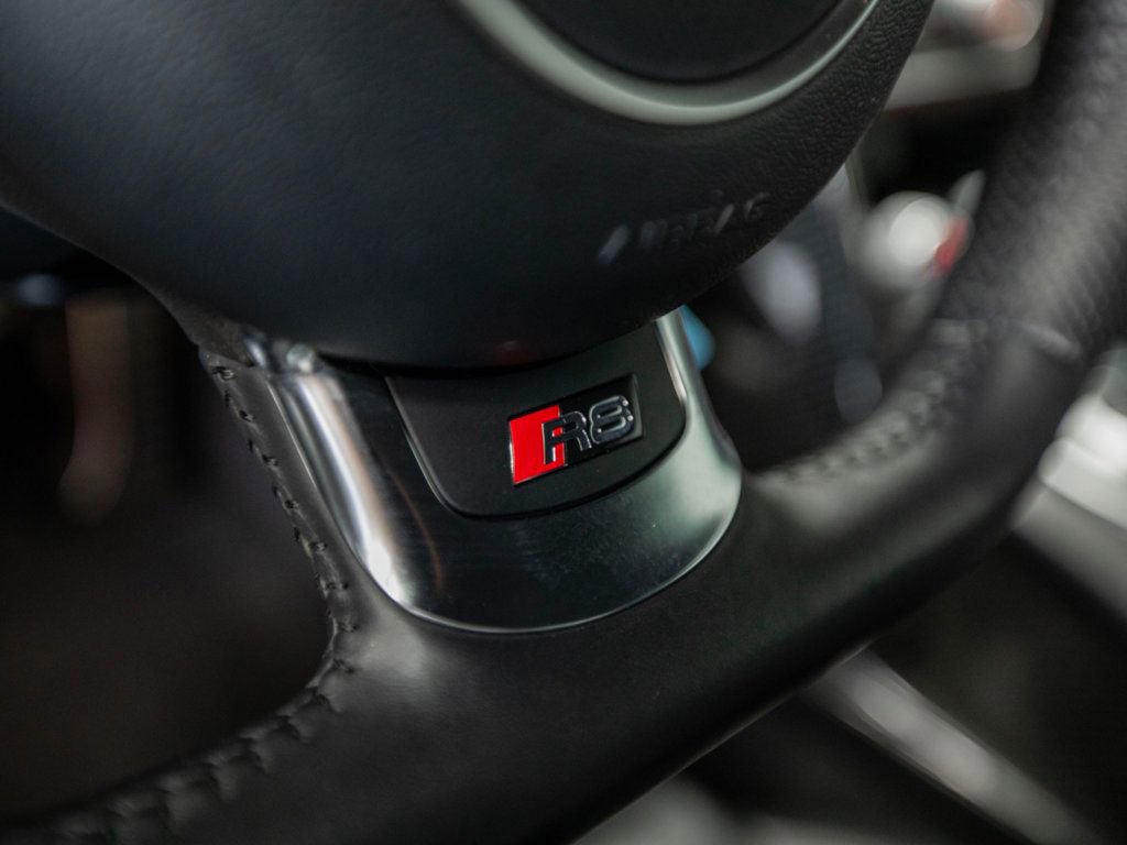 Used 2015 Audi R8 V10 plus w/ Full Leather Package image 23