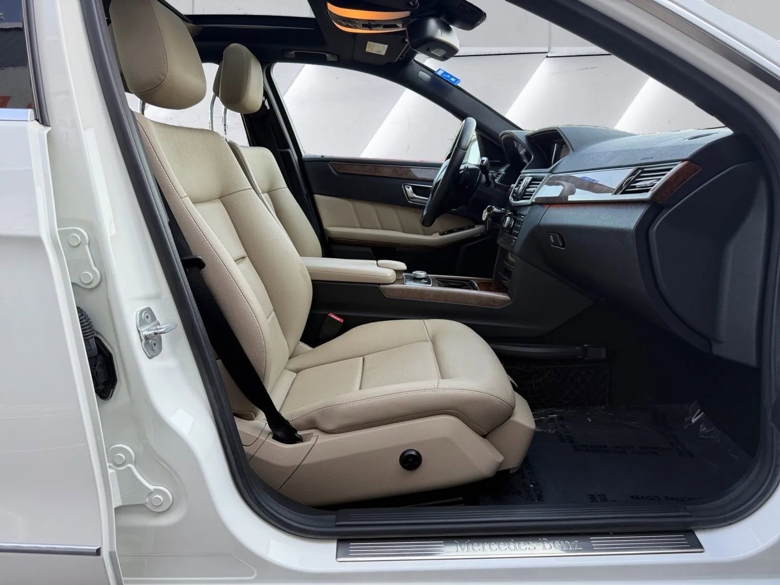 Used 2010 Mercedes-Benz E 350 Sedan image 14