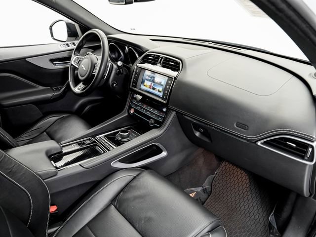 Used 2018 Jaguar F-PACE S image 21