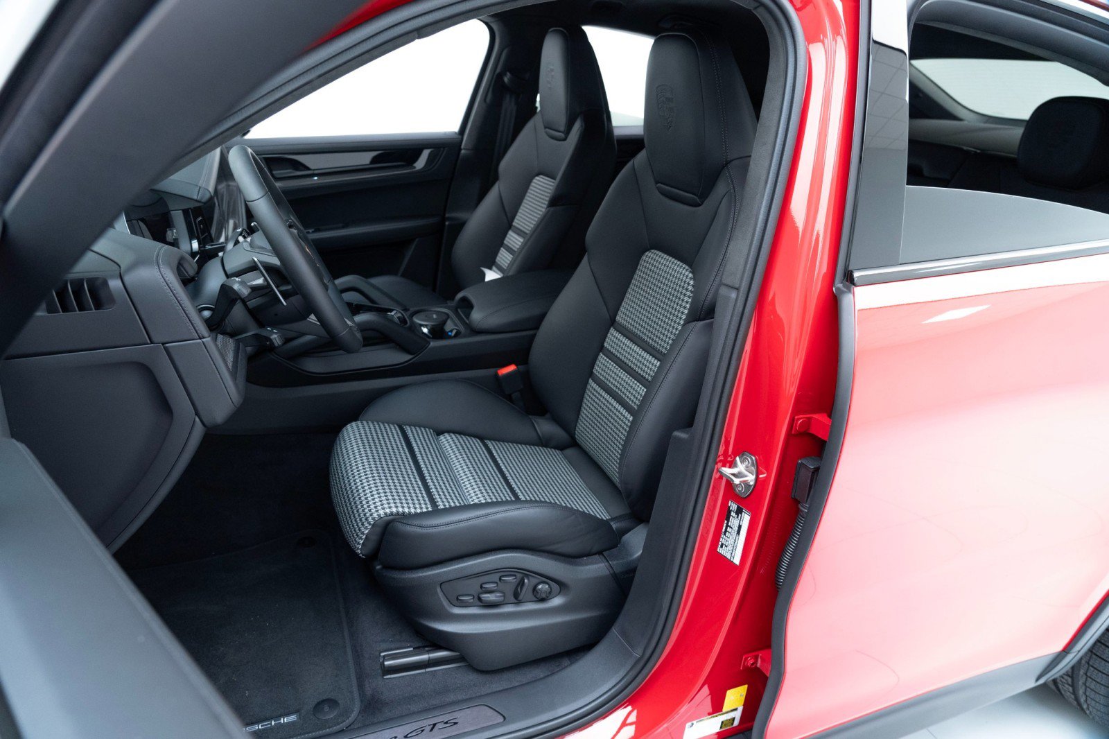 New 2026 Porsche Cayenne GTS image 5