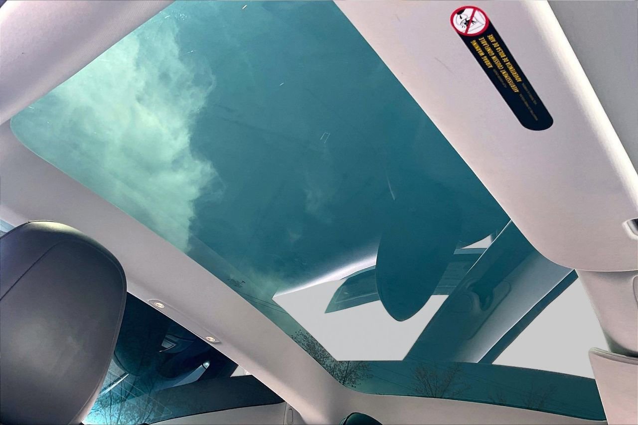 Used 2022 Tesla Model 3 Long Range image 17