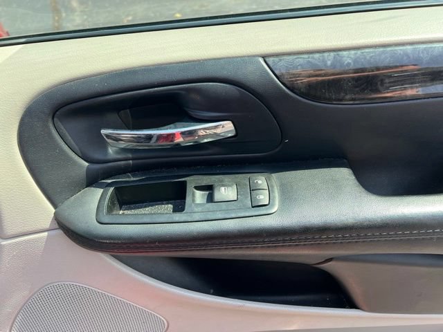 Used 2015 Dodge Grand Caravan SXT w/ Rear Park Assist Package FWD image 30
