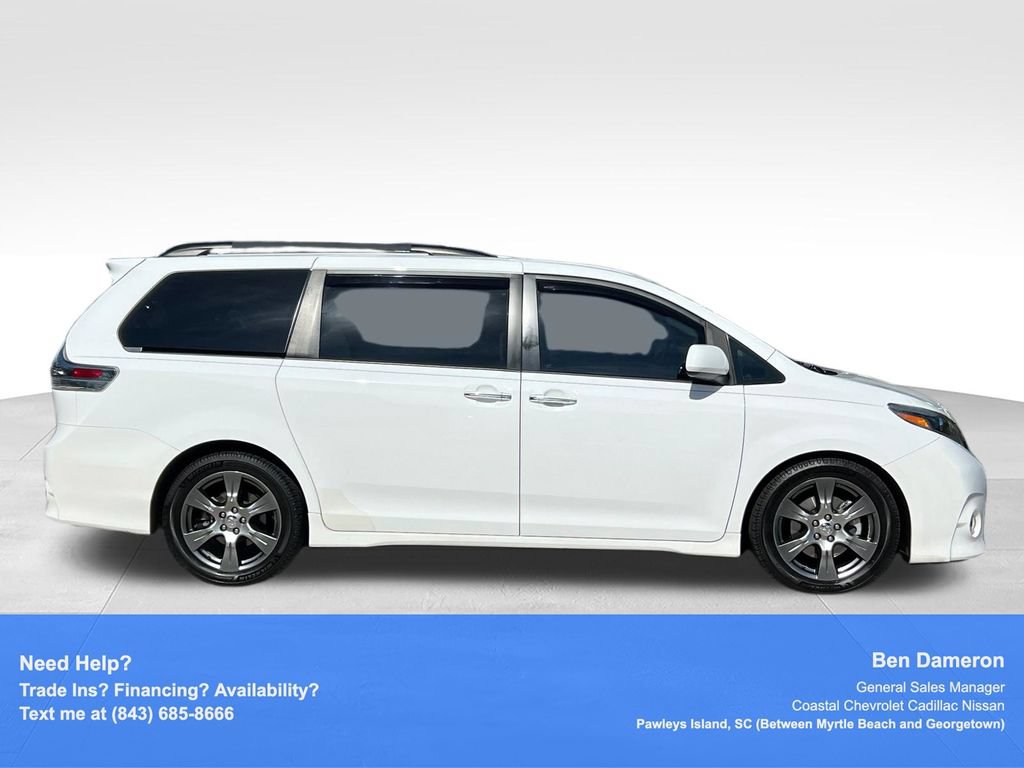 Used 2017 Toyota Sienna SE Premium FWD image 4
