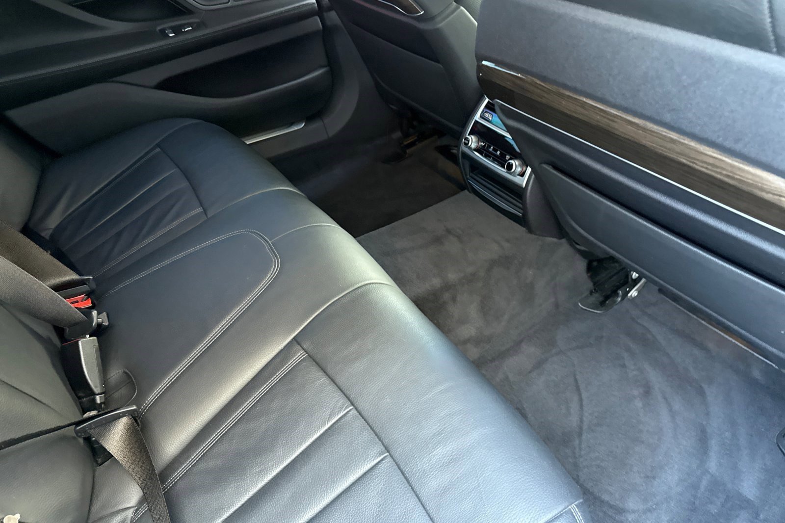 Used 2020 BMW 740i RWD image 28
