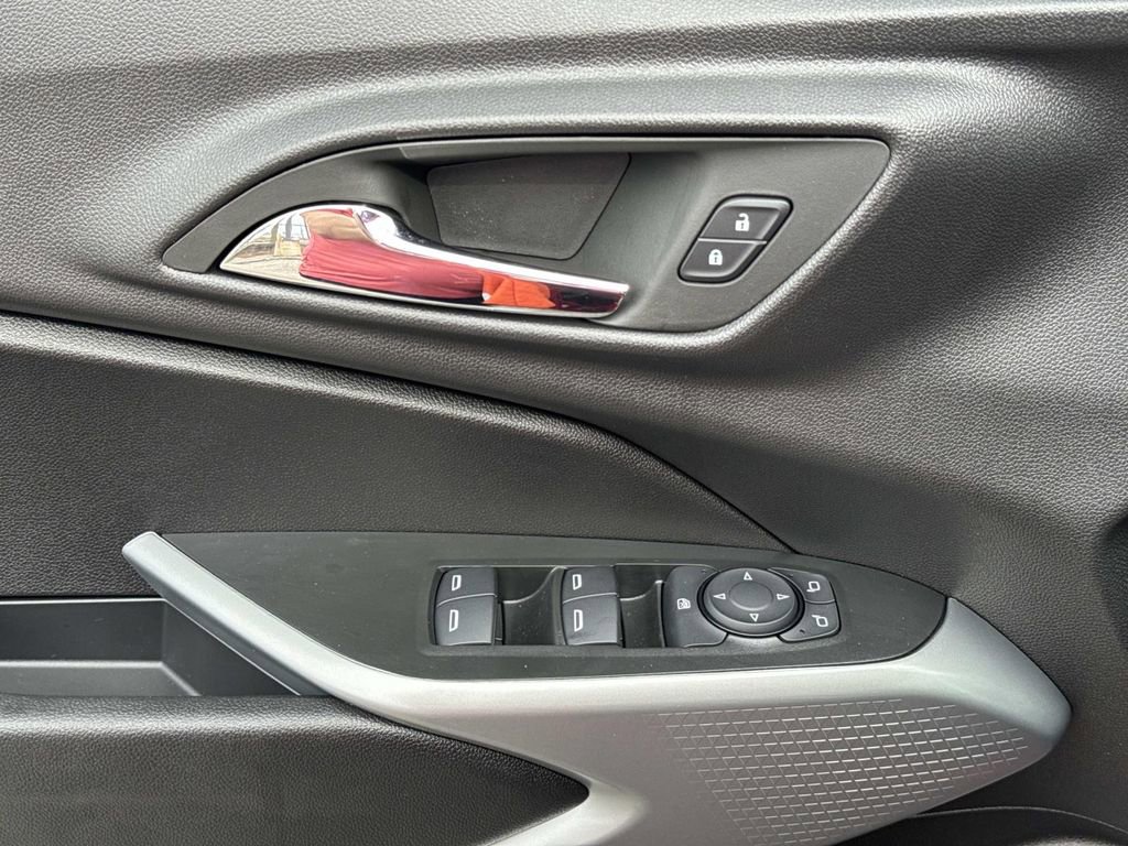 New 2026 Chevrolet Trax RS w/ Sunroof Package FWD image 20