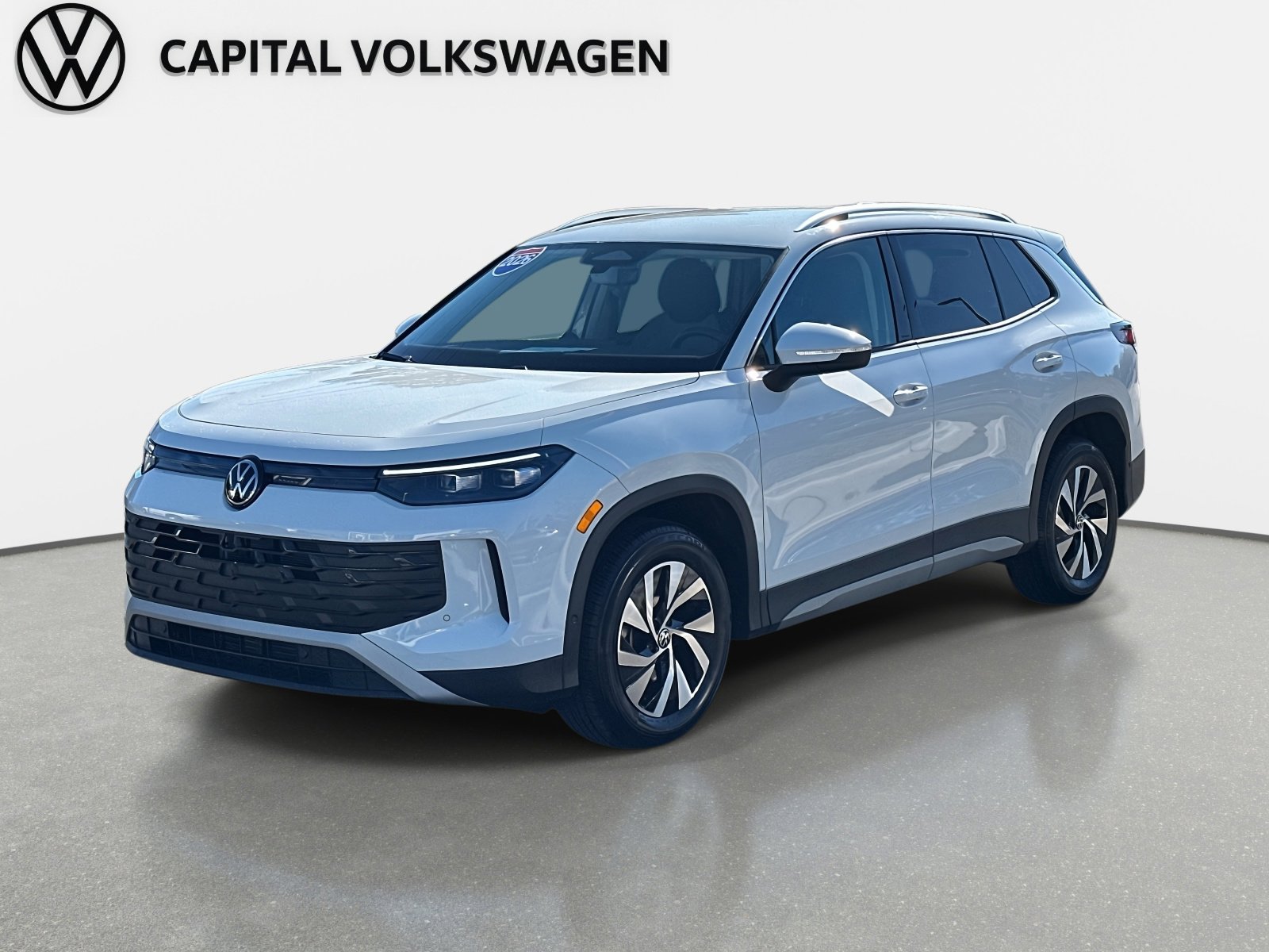 Certified 2025 Volkswagen Tiguan S image 1