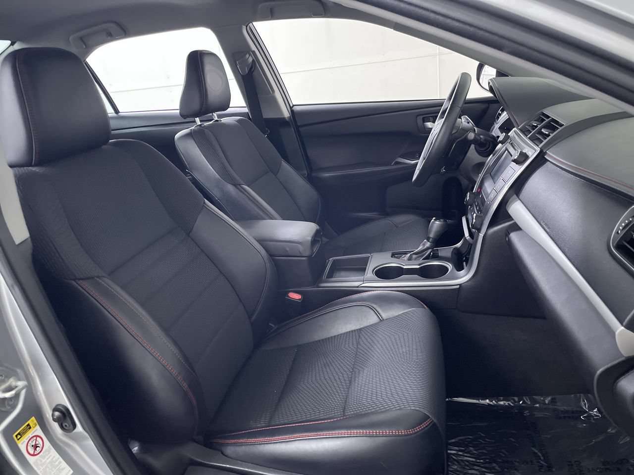 Used 2017 Toyota Camry SE FWD image 25