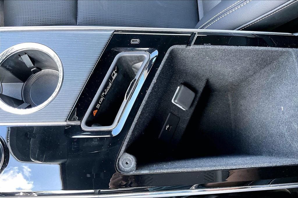 Certified 2025 Cadillac Lyriq Luxury w/ LPO, Floor Liner Package AWD/4WD image 16
