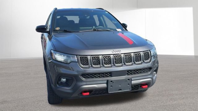 Used 2023 Jeep Compass Trailhawk AWD/4WD image 3