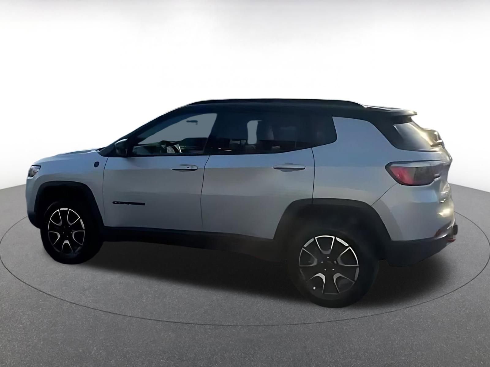 Used 2025 Jeep Compass Trailhawk w/ Trailer Tow Group image 9
