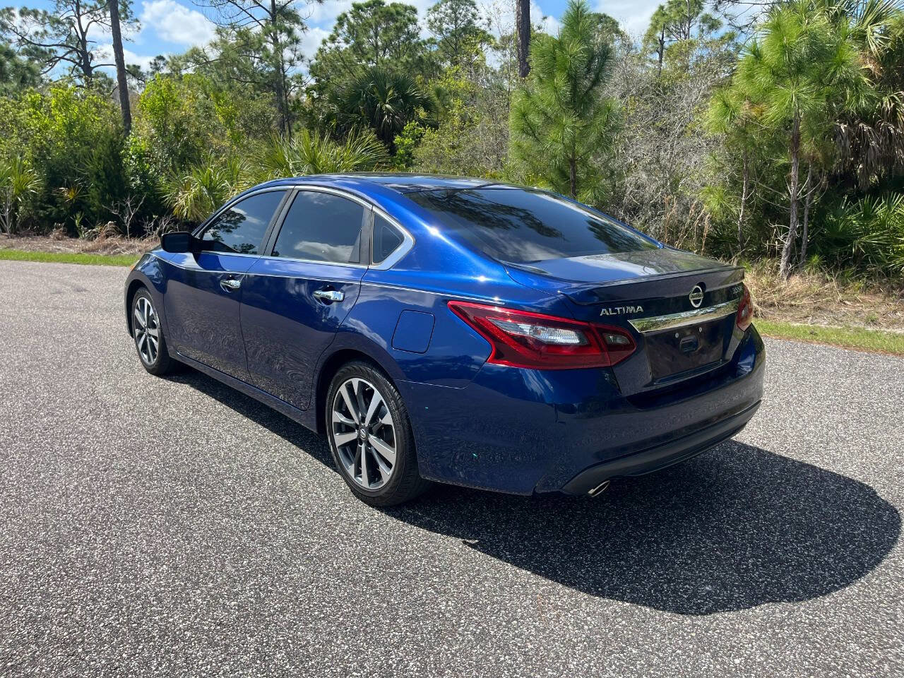 Used 2017 Nissan Altima 3.5 SR image 3