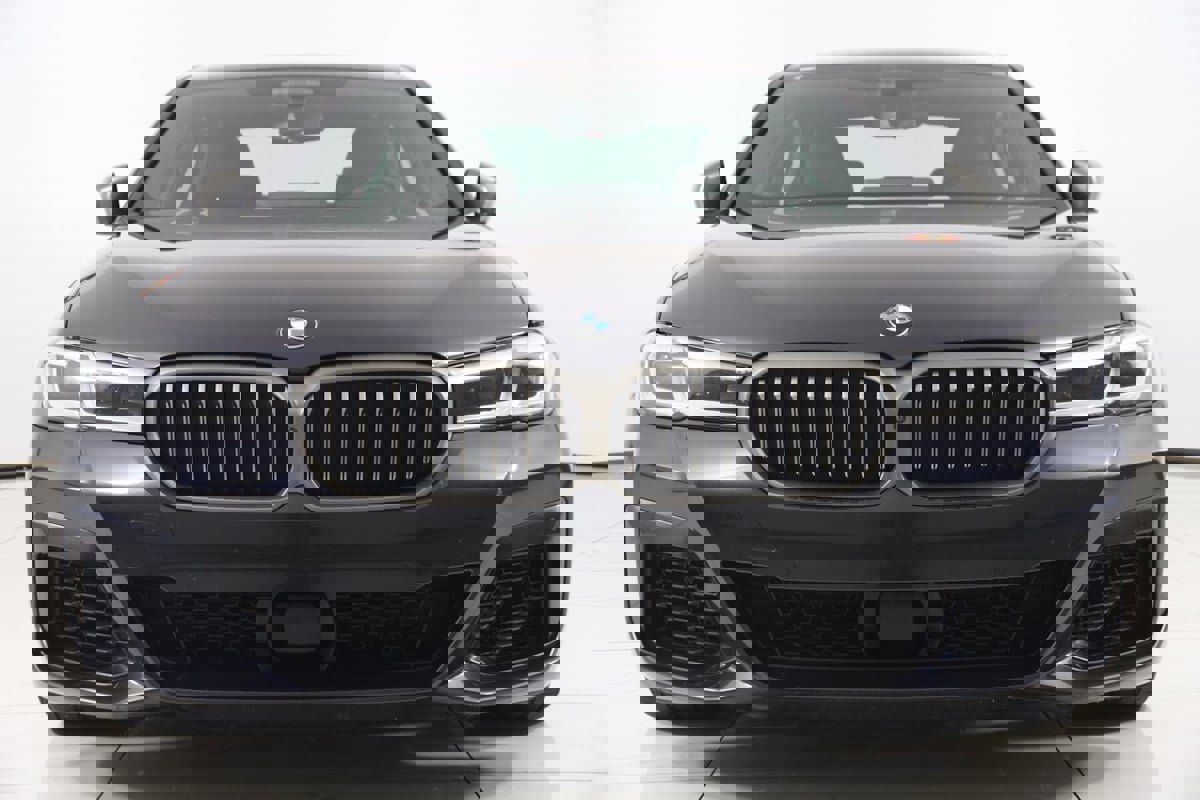 Used 2023 BMW M550i xDrive image 70