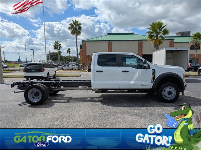 New 2026 Ford F550 4x4 Crew Cab image 3