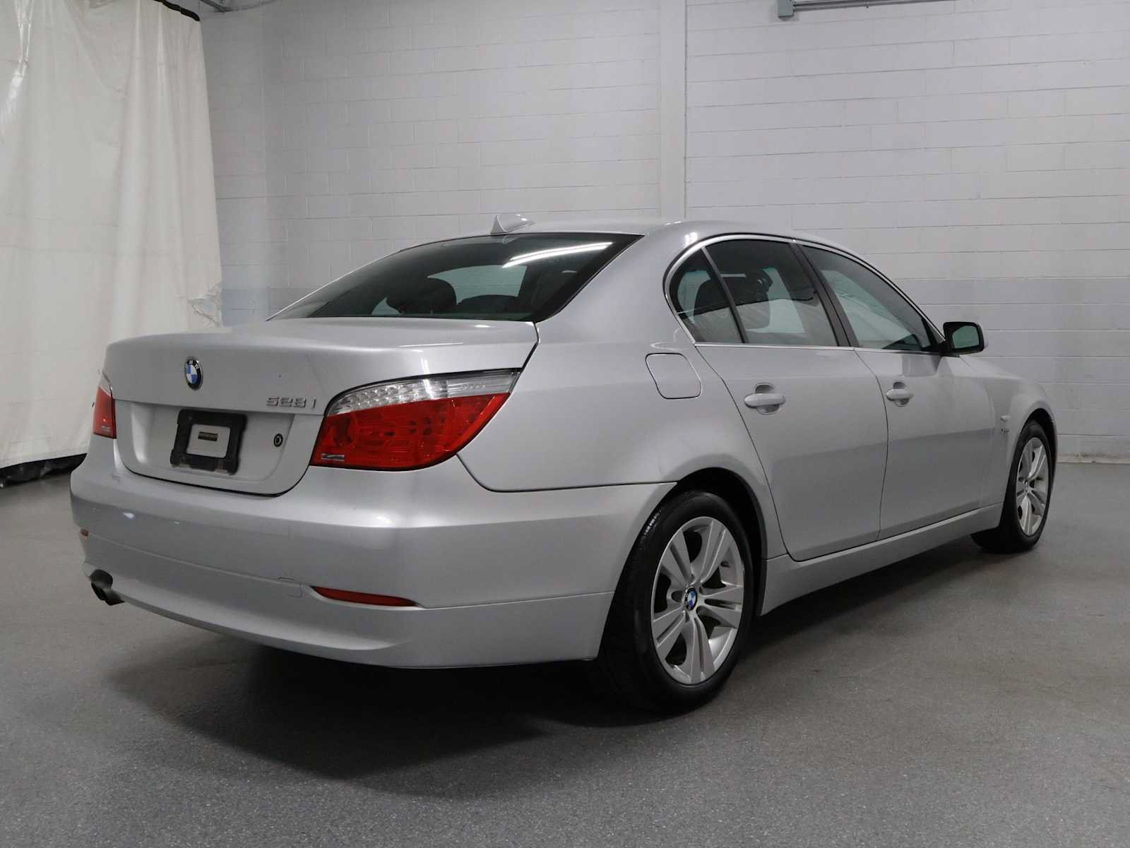 Used 2009 BMW 528i xDrive Sedan AWD/4WD image 9