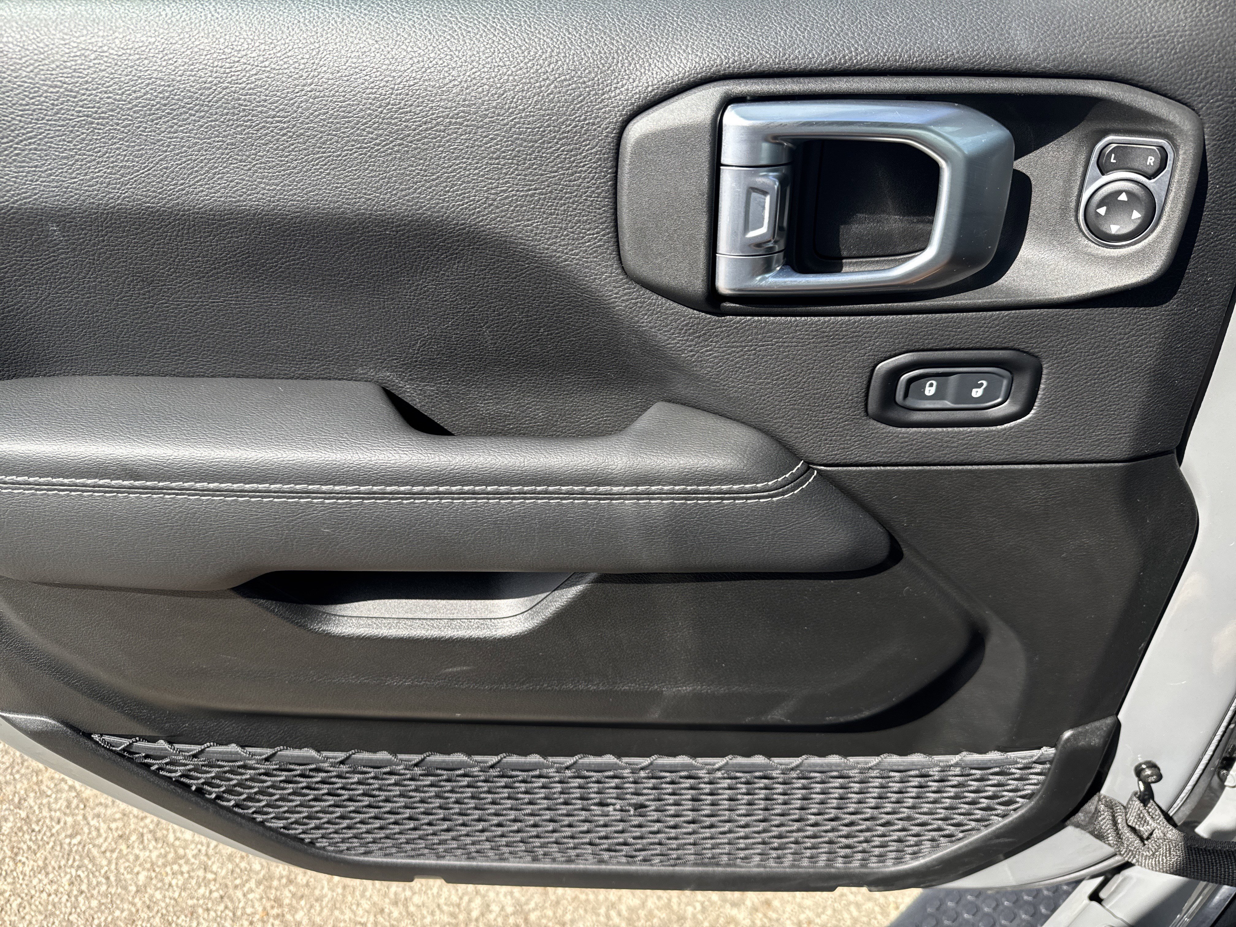 Certified 2023 Jeep Wrangler Sahara w/ Cold Weather Group image 9