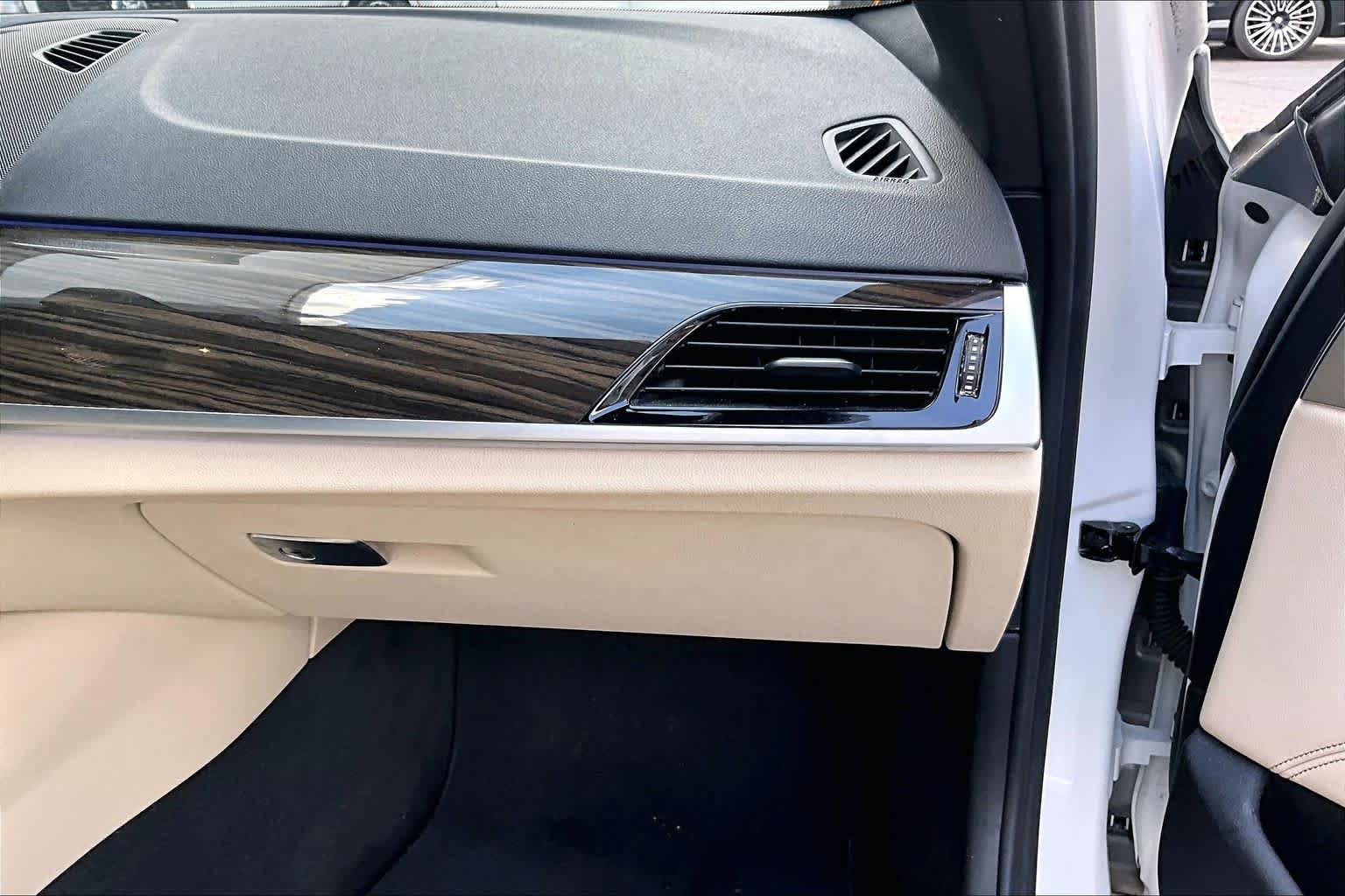 Used 2022 BMW 540i w/ Premium Package image 20