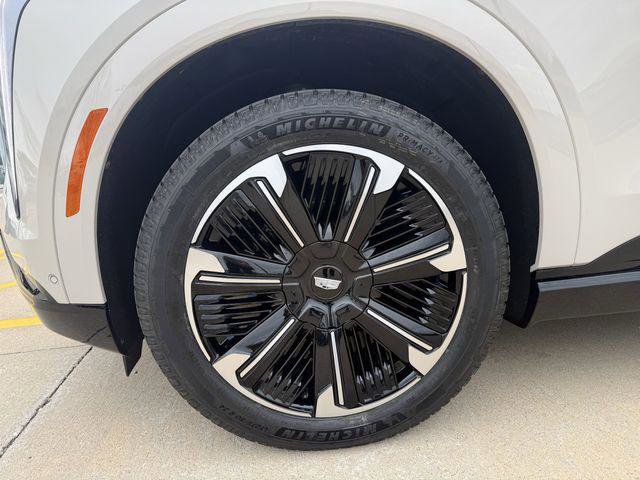 New 2026 Cadillac Escalade IQL Sport 1 w/ LPO, Floor Liner Package AWD/4WD image 24