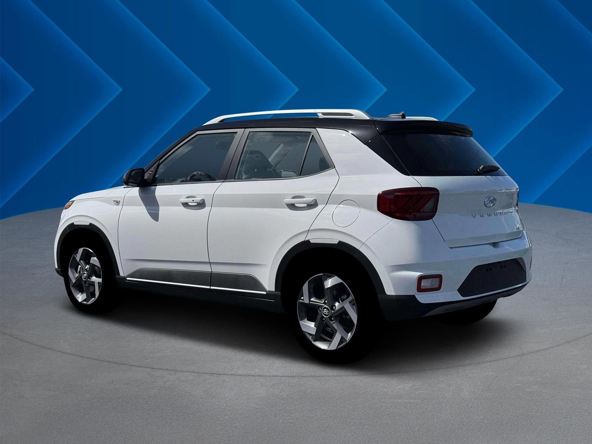 Used 2026 Hyundai Venue SEL FWD image 5