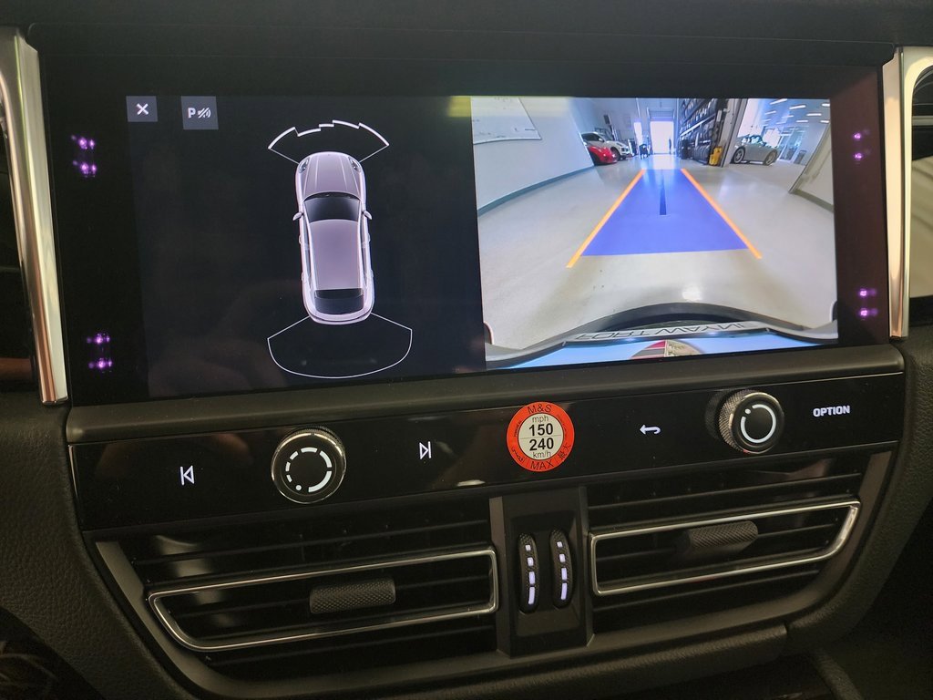 Used 2025 Porsche Macan . image 10