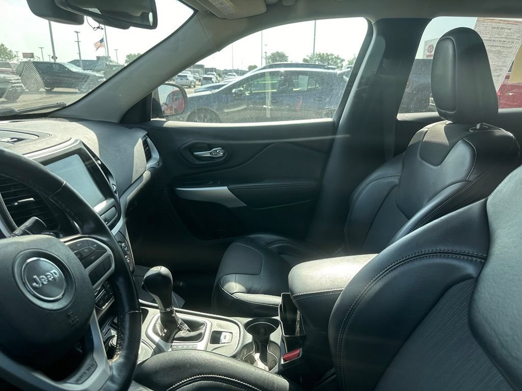 Used 2018 Jeep Cherokee Latitude Plus w/ Comfort/Convenience Group AWD/4WD image 6