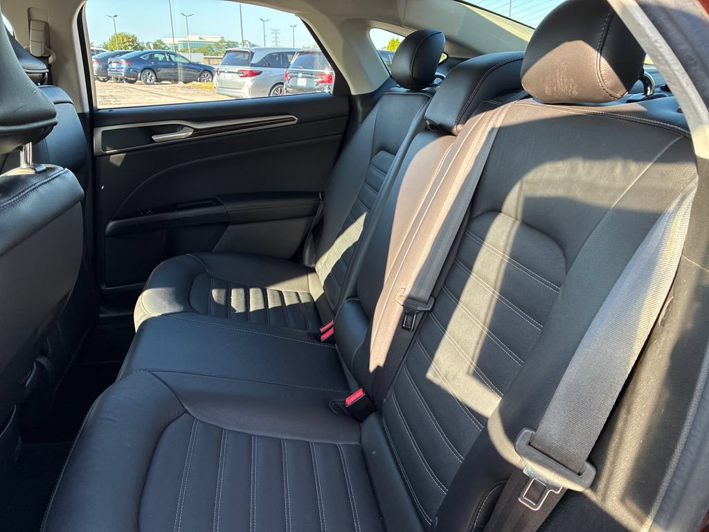 Used 2016 Ford Fusion SE w/ Equipment Group 202A FWD image 19